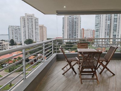 Alquila apartamento de 2 dormitorios en Mansa, a metros del mar.