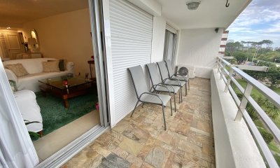 Vende impecable apartamento de 3 dormitorios, en Mansa, Punta del Este