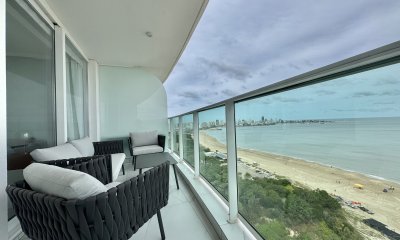 Apartamento en Mansa - Punta del Este en venta de 3 dormitorios.