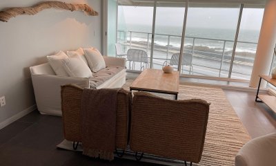 Apartamento con excelente vista, a metros del mar en Peninsula, de 2 dormitorios.
