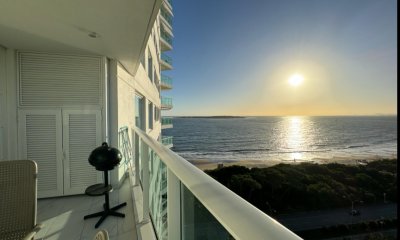 En venta impecable apartamento de 2 dormitorios en Mansa, Punta del Este.