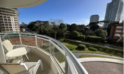 Vende Apartamento de 2 dormitorios en Roosevelt, Punta del Este, con excelente vista.