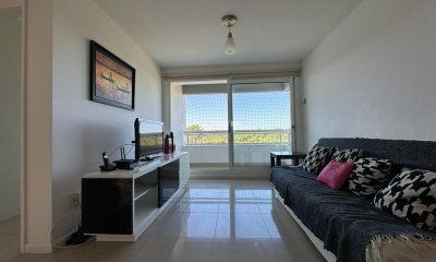 Vende Apartamento en Punta del Este de 2 dormitorios.