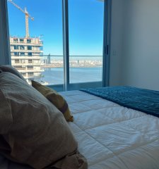 Montevideo Harbour, Proyecto icónico en la Bahía de Montevideo.