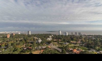 Vende apartamento de 2 dormitorios, Punta del Este