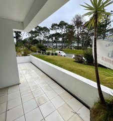 Vende departamento de 2 dormitorios con Garaje, Punta del este