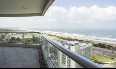 A pasos del mar! Departamento en venta, piso alto. Punta del Este