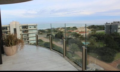 Vende apartamento de 2 dormitorios en Punta del Este