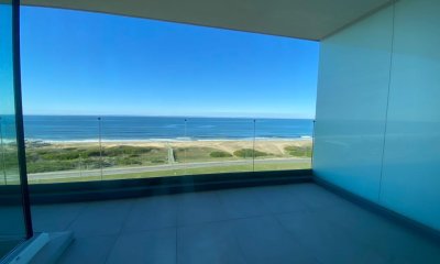 Vende departamento en Brava Punta del Este de 3 Dormitorios.