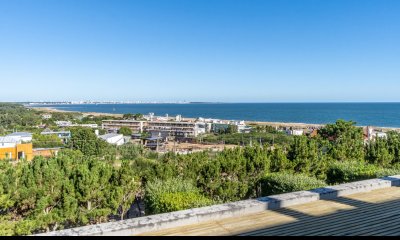 Vende Exclusivo apartamento de 3 dormitorios con vista al mar en Lomo de la Ballena – Punta Ballena