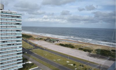 Departamento en playa brava, primera linea.