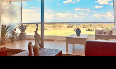 Lindo departamento en Playa Brava de 2 dormitorios con vista al mar!