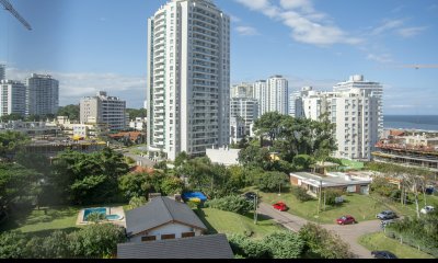 Apartamento en venta en Torre esmeralda de 3 dormitorios , en Punta del Este