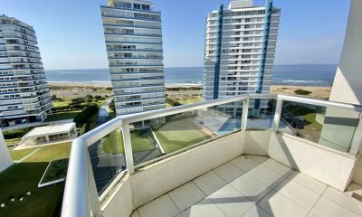 Oportunidad de vida impecable en Torre Marina II