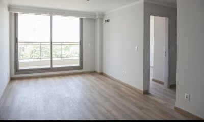 Vende apartamento de 2 dormitorios en Place Lafayette, Punta del Este