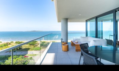 En venta apartamento de 3 dormitorios con vista al mar en Mansa, Punta del Este.