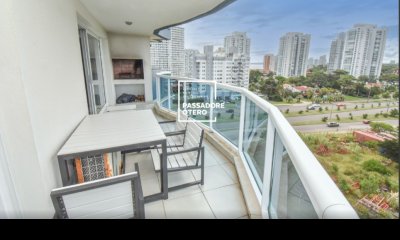 Vende apartamento de 3 dormitorios,en Mansa en Punta del Este.