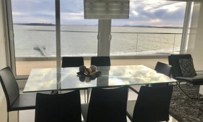 Apartamento 2 dormitorios en Torre de categoría! a pasos del mar, Punta del Este