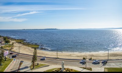 Torre frente al mar, departamento en venta, 3 suites. Punta del Este. Torre Malecon.
