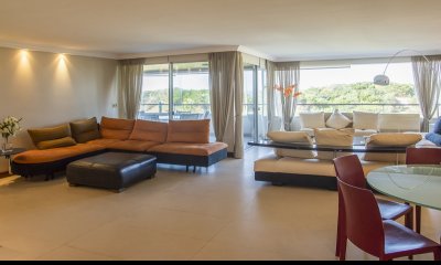 Apartamento de 4 dormitorios en Punta del Este frente al mar en Playa Brava