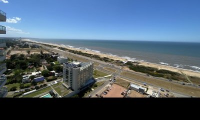 Apartamento en venta de 3 dormitorios en Playa Brava con vista al mar