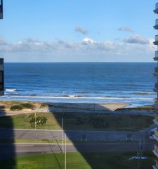 Vende apartamento en Brava, Punta del Este de 2 dormitorios.