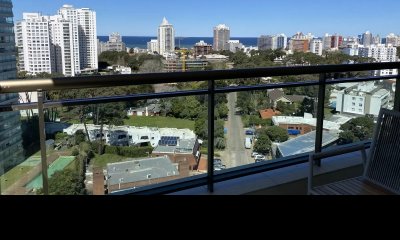 Vende departamento de 2 dormitorios en suite en Av. Roosevelt , Punta del este
