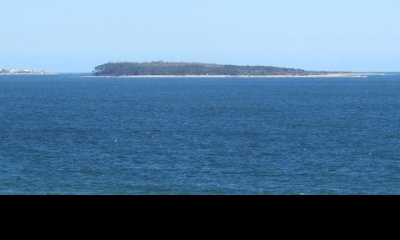 Venta  de departamento de 3 dormitorios en Pinares, Punta del Este.