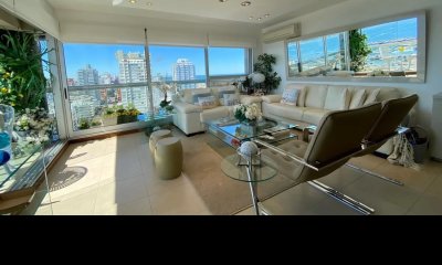 Vende departamento de 3 dormitorios, con excelentes amenities en edificio. Punta del Este.