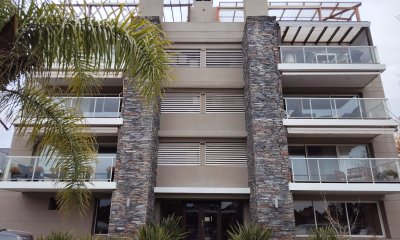 Venta con renta apartamento Carrasco, 2 dormitorios, 3 baños, 2 garages, amenities
