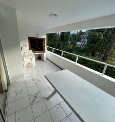 Vende apartamento de 3 dormitorios, con parrillero, playa mansa, Punta del Este