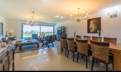 Hermoso Departamento en Playa Brava.
