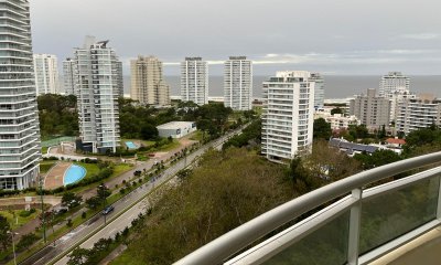 Apartamento en Venta de 3 dormitorios a Cuadras del Mar , Punta del este