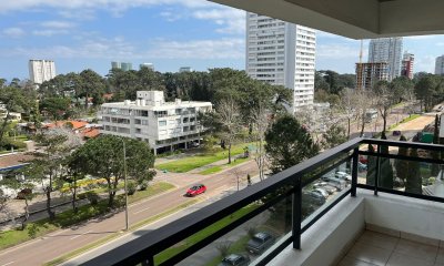 En venta apartamento de 3 dormitorios en Roosevelt, Punta del Este.
