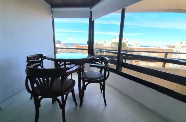 Comodidad garantizada en amplio departamento de 3 dormitorios en Coral Gables