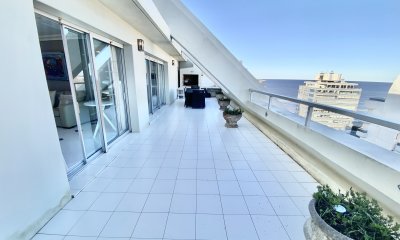 Vende apartamento de 3 dormitorios en Brava Punta del Este.