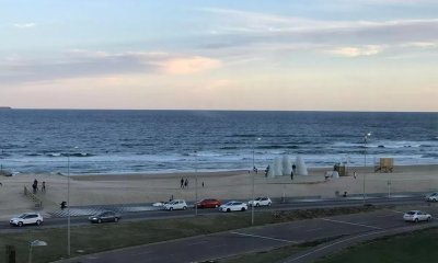 Primera línea al mar , sobre las primeras paradas de playa brava.
