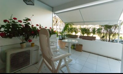 Vende apartamento de 2 dormitorios en muy buen estado. Bajos gastos