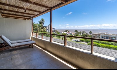 Vende departamento de 2 dormitorios en suites, en Punta Ballena