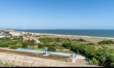 En venta de Apartamento de 2 dormitorios frente al mar en Lomo de la Ballena – Punta Ballena