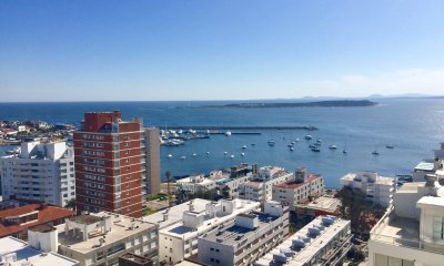 Vende apartamento de 3 dormitorios en Peninsula.