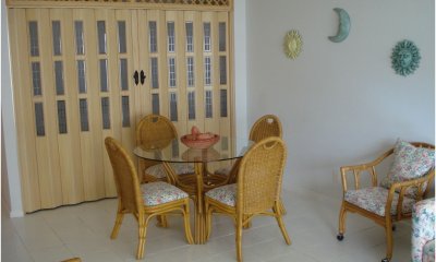 Con amplio espacio, te ofrecemos este acogedor departamento en edificio Palm Beach
