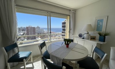Vende apartamento de 1 dormitorio con vista al mar en Peninsula, Punta del Este.