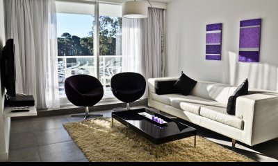 En venta apartamento iluminado de 1 dormitorio y medio en Roosevelt, Punta del Este.