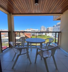 En venta apartamento de 2 dormitorios, con balcon, en Peninsula Punta del Este