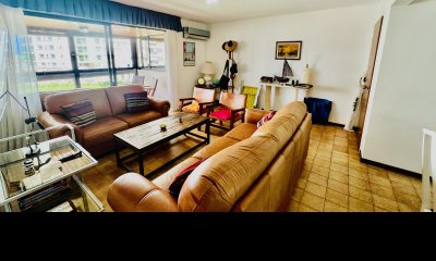 En venta apartamento en Brava de 2 dormitorios.