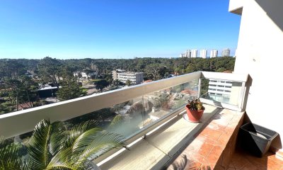 Vende apartamento de 2 dormitorios en Roosevelt, Punta del Este.