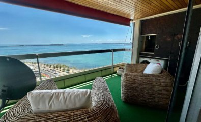 Vende apartamento de 3 dormitorios, con vista al mar en Mansa, Punta del Este.