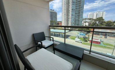 Vende apartamento de 2 dormitorios en Roosevelt, Punta del Este.