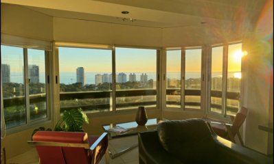 Oportunidad. Apartamento de 3 dormitorios reciclado , con vista al mar , ideal para vivir , Punta del Este